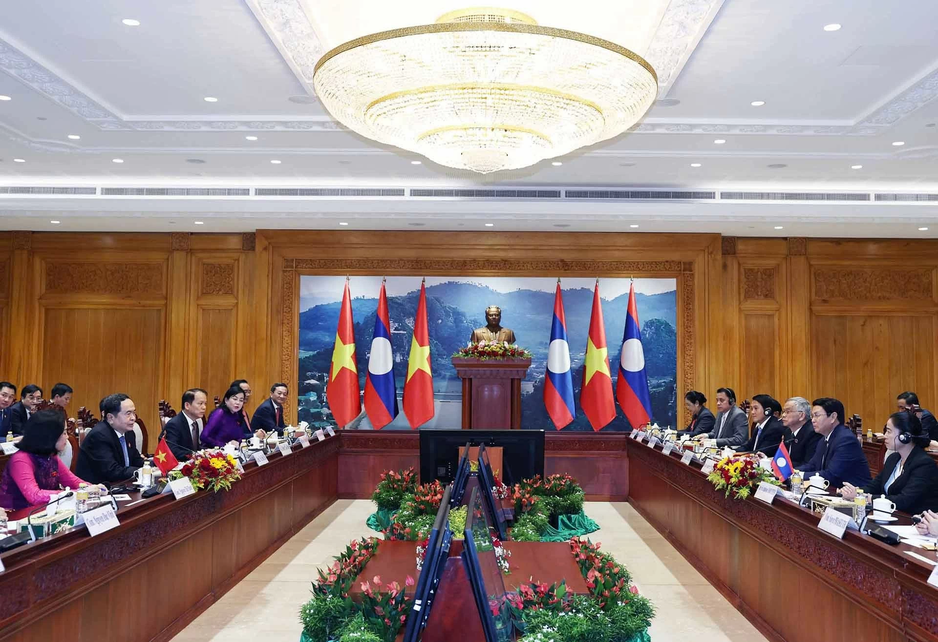 Chủ tịch Quốc hội Trần Thanh Mẫn hội đàm với Chủ tịch Quốc hội Lào Saysomphone Phomvihane Chủ tịch Quốc hội Trần Thanh Mẫn hội đàm với Chủ tịch Quốc hội Lào Saysomphone Phomvihane