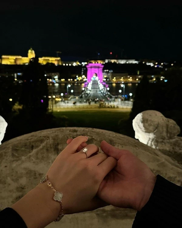 Sao Liverpool cầu hôn mỹ nhân xinh đẹp Sao Liverpool cầu hôn mỹ nhân xinh đẹp