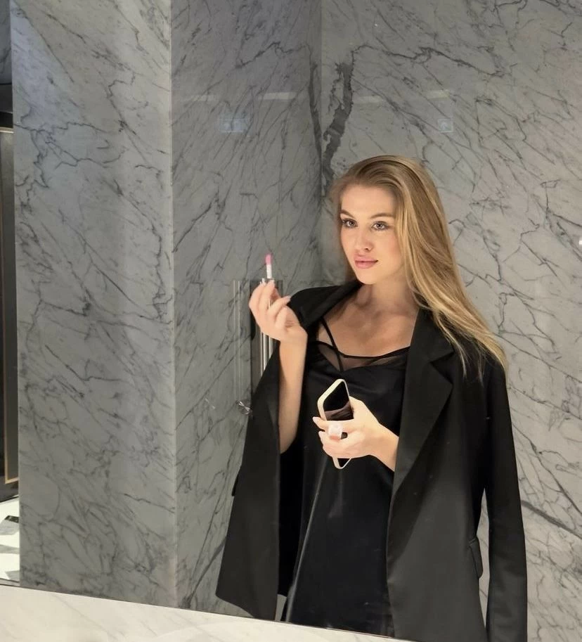 Sao Liverpool cầu hôn mỹ nhân xinh đẹp Sao Liverpool cầu hôn mỹ nhân xinh đẹp