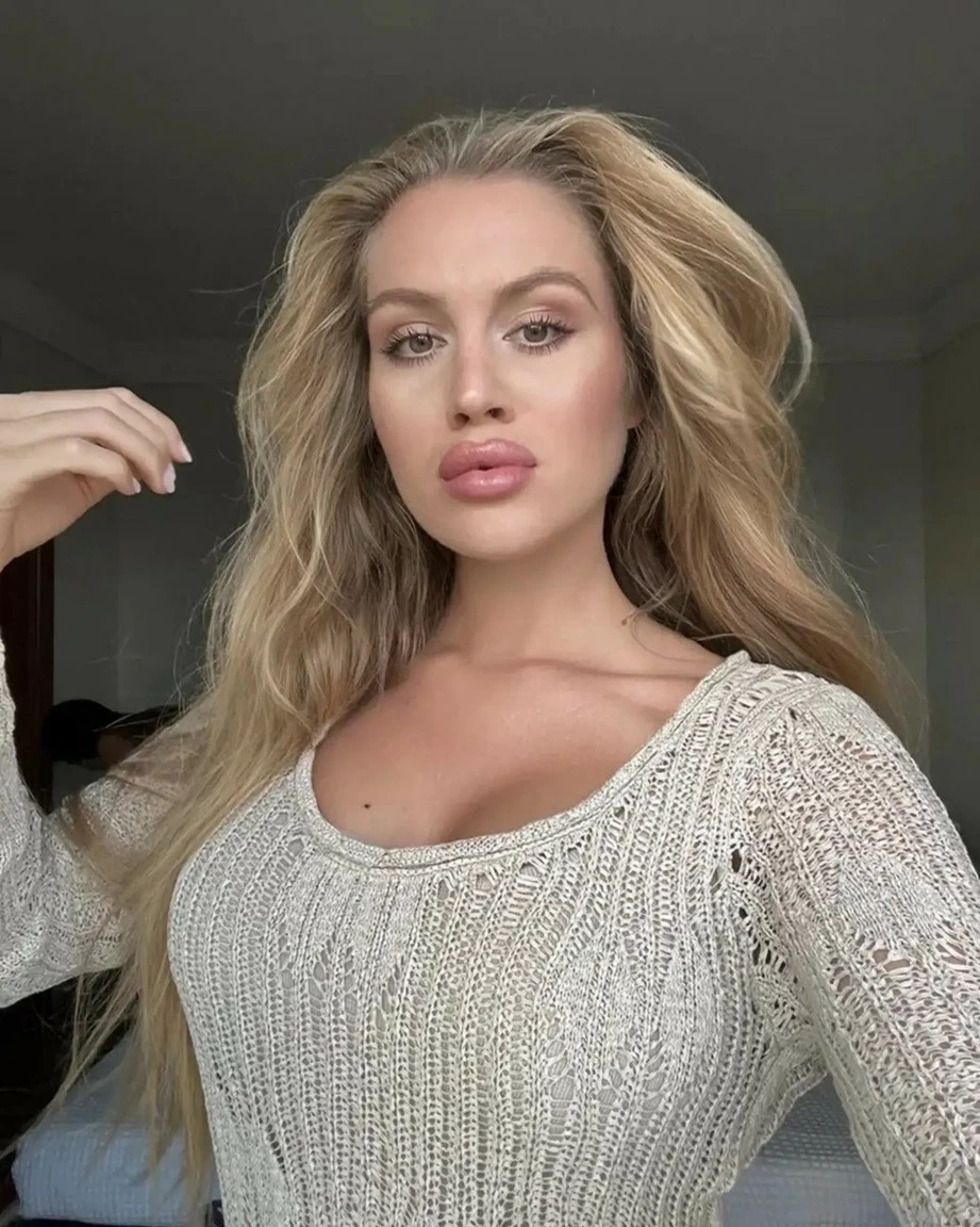 Sao Liverpool cầu hôn mỹ nhân xinh đẹp Sao Liverpool cầu hôn mỹ nhân xinh đẹp