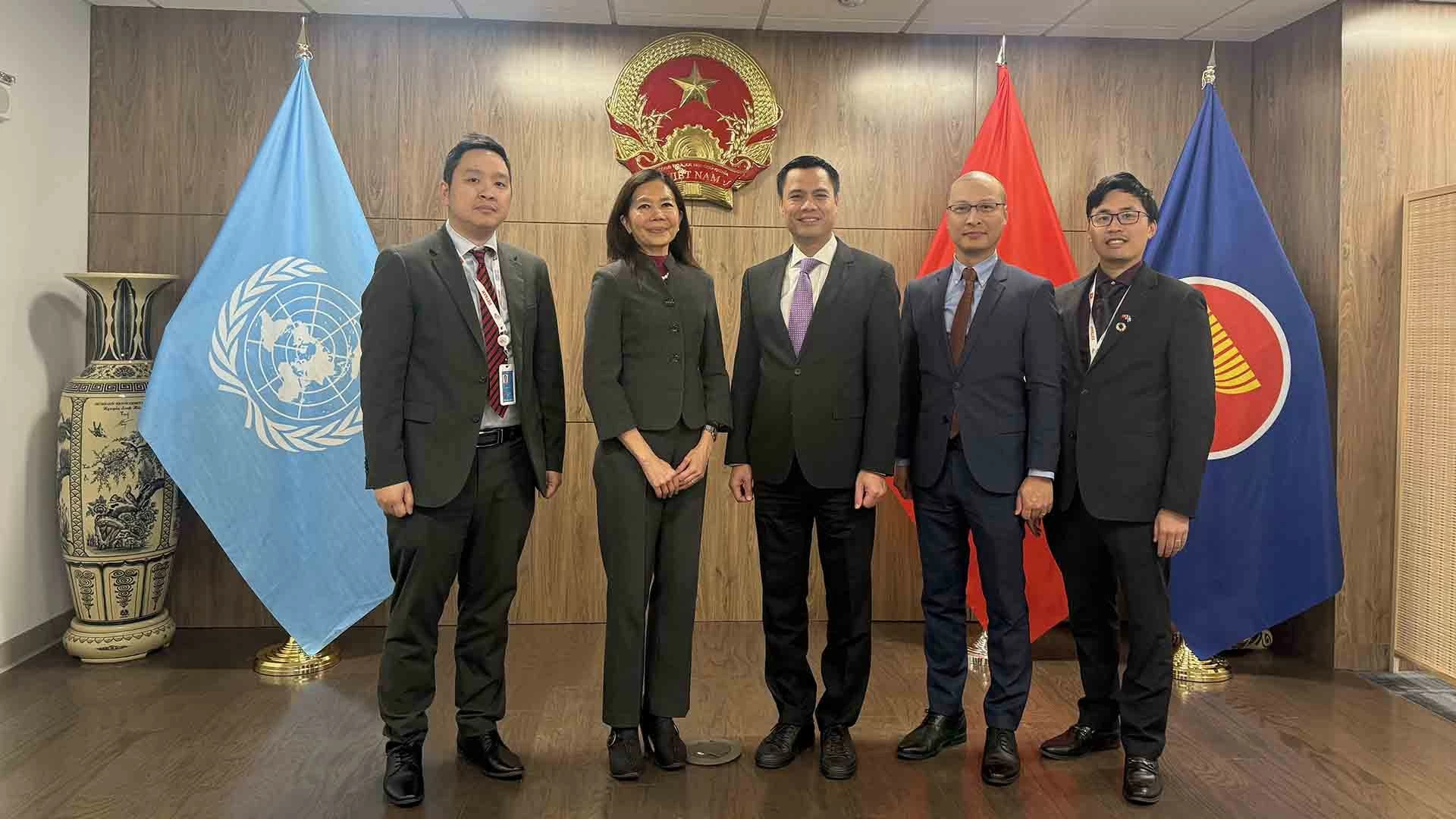 Việt Nam luôn trân trọng sự đồng hành của Liên hợp quốc và Điều phối viên thường trú trong quá trình phát triển Việt Nam luôn trân trọng sự đồng hành của Liên hợp quốc và Điều phối viên thường trú trong quá trình phát triển