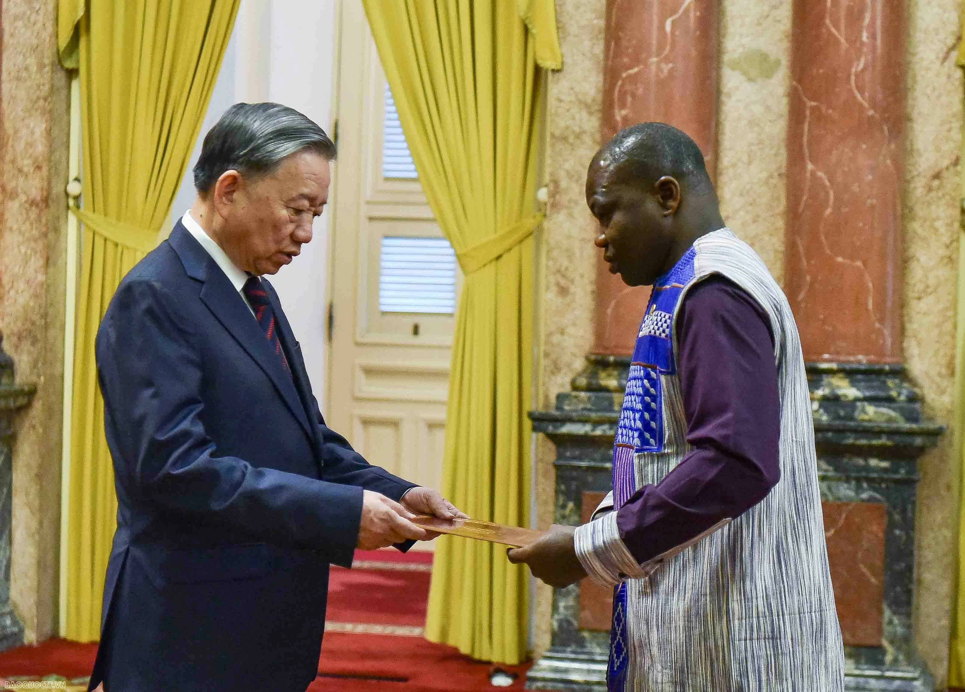 Tổng Bí thư, Chủ tịch nước Tô Lâm tiếp các Đại sứ trình Quốc thư Tổng Bí thư, Chủ tịch nước Tô Lâm tiếp các Đại sứ trình Quốc thư