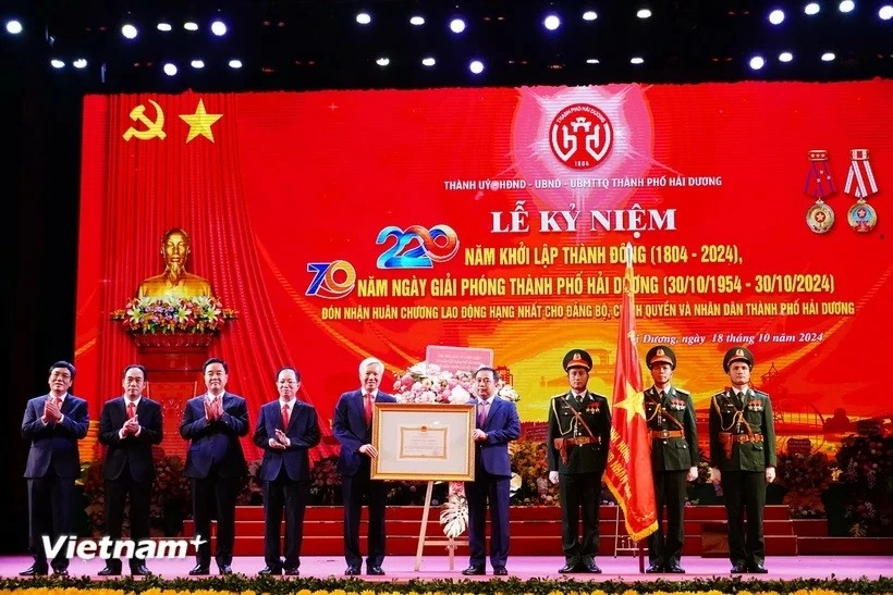 Thành phố Hải Dương đón nhận Huân chương Lao động hạng Nhất Thành phố Hải Dương đón nhận Huân chương Lao động hạng Nhất