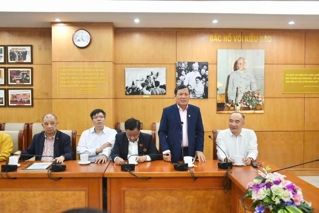 Gặp mặt đại biểu kiều bào là Ủy viên Ủy ban Trung ương Mặt trận Tổ quốc khóa X (2024-2029) Gặp mặt đại biểu kiều bào là Ủy viên Ủy ban Trung ương Mặt trận Tổ quốc khóa X (2024-2029)