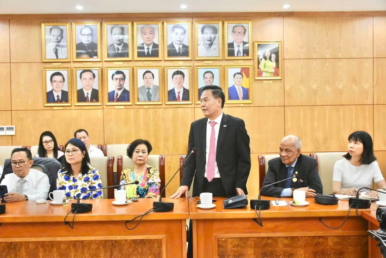 Gặp mặt đại biểu kiều bào là Ủy viên Ủy ban Trung ương Mặt trận Tổ quốc khóa X (2024-2029) Thứ trưởng Lê Thị Thu Hằng gặp mặt đại biểu kiều bào là Ủy viên Ủy ban Trung ương Mặt trận Tổ quốc Việt Nam khoá X