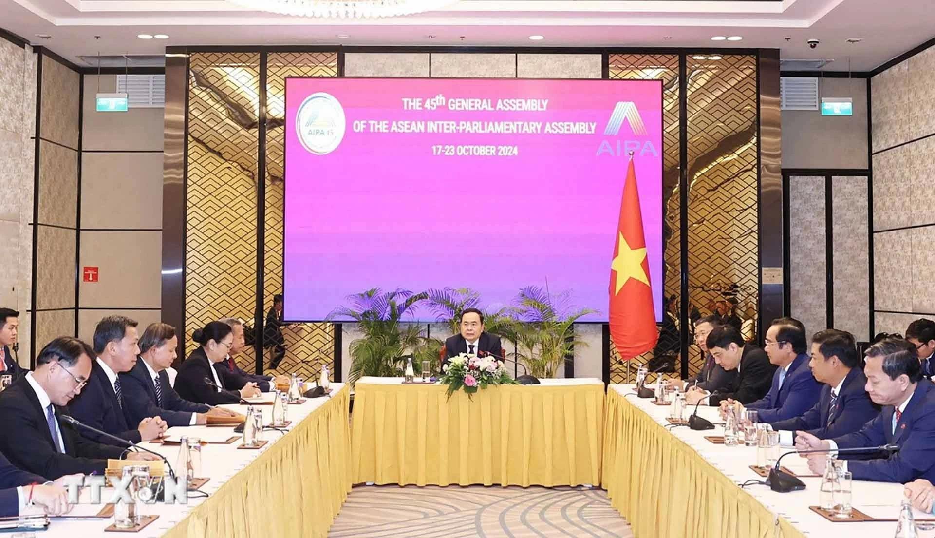 Tích cực tuyên truyền về truyền thống lịch sử của quan hệ đặc biệt Việt Nam-Lào cho các tầng lớp nhân dân Tích cực tuyên truyền về truyền thống lịch sử của quan hệ đặc biệt Việt Nam-Lào cho các tầng lớp nhân dân