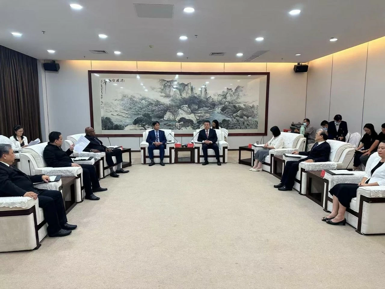 Tổng Lãnh sự Việt Nam tại Quảng Châu thăm, làm việc tại thành phố Dương Giang - thủ đô năng lượng xanh, thành phố của con đường tơ lụa trên biển của T Tổng Lãnh sự Việt Nam tại Quảng Châu thăm, làm việc tại thành phố Dương Giang - thủ đô năng lượng xanh, thành phố của con đường tơ lụa trên biển của T