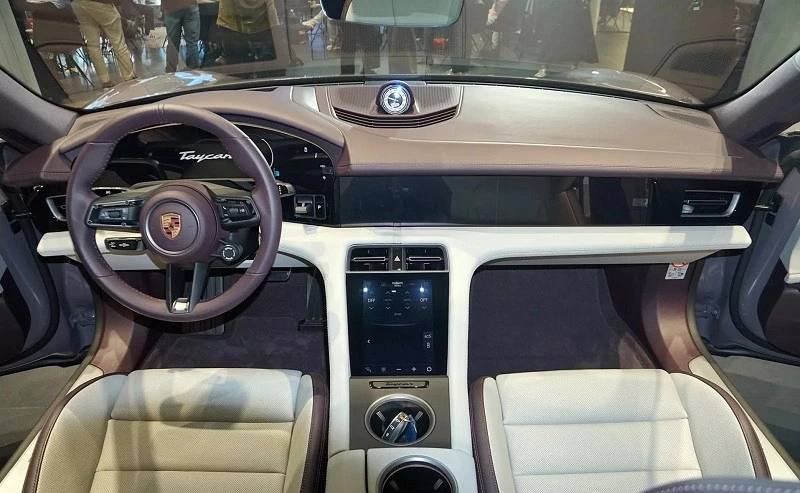 Cận cảnh Porsche Taycan 2025 vừa ra mắt tại Việt Nam, giá từ 4,62 tỷ đồng Cận cảnh Porsche Taycan 2025 vừa ra mắt tại Việt Nam, giá từ 4,62 tỷ đồng