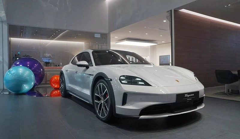 Cận cảnh Porsche Taycan 2025 vừa ra mắt tại Việt Nam, giá từ 4,62 tỷ đồng Cận cảnh Porsche Taycan 2025 vừa ra mắt tại Việt Nam, giá từ 4,62 tỷ đồng