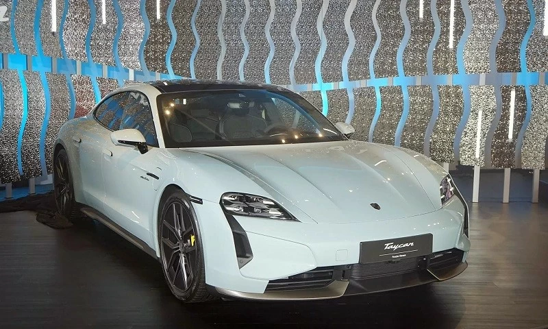 Cận cảnh Porsche Taycan 2025 vừa ra mắt tại Việt Nam, giá từ 4,62 tỷ đồng Cận cảnh Porsche Taycan 2025 vừa ra mắt tại Việt Nam, giá từ 4,62 tỷ đồng