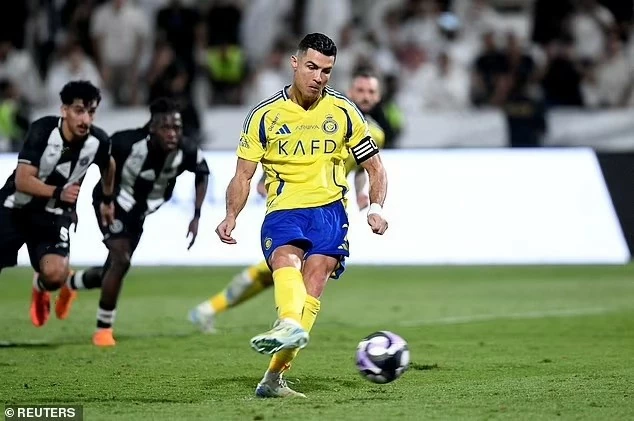 Ronaldo đá penalty ‘bách phát bách trúng’ ở Al-Nassr Ronaldo đá penalty ‘bách phát bách trúng’ ở Al-Nassr