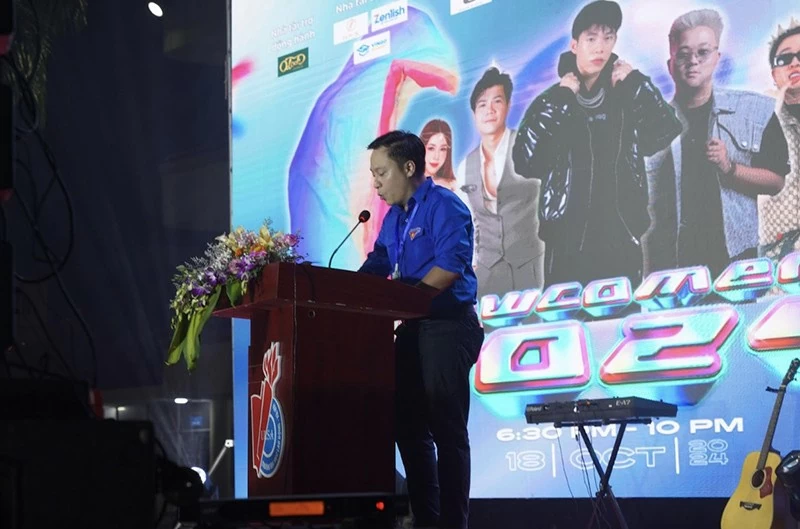 Ths. Lê Quang Anh - Bí thư Đoàn trường phát biểu tại chương trình Ths. Lê Quang Anh - Bí thư Đoàn trường phát biểu tại chương trình