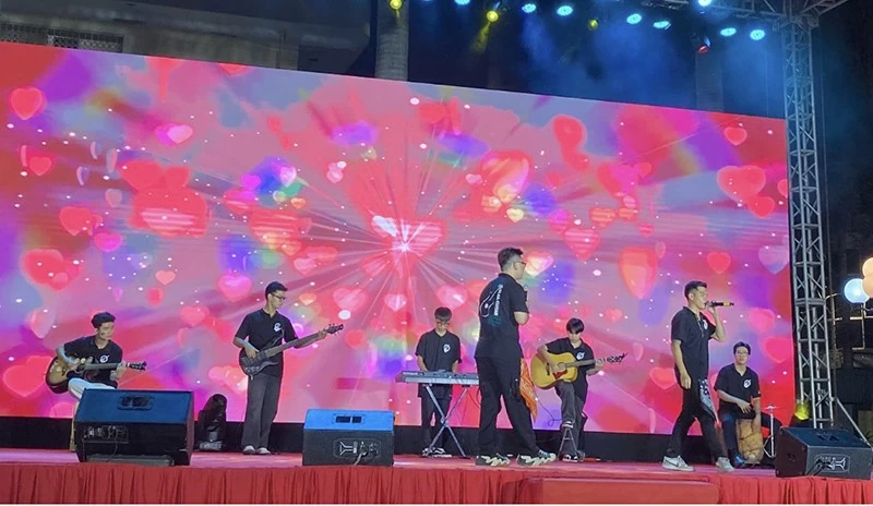 Màn biểu diễn võ thuật vô cùng hào khí, đậm chất dân tộc của CLB võ thuật ULSA Màn biểu diễn võ thuật vô cùng hào khí, đậm chất dân tộc của CLB võ thuật ULSA
