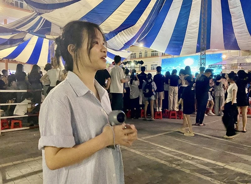 Lưu giữ khoảnh khắc thanh xuân tuyệt đẹp trong đêm hội chào tân “Newcomer 2024” Lưu giữ khoảnh khắc thanh xuân tuyệt đẹp trong đêm hội chào tân “Newcomer 2024”