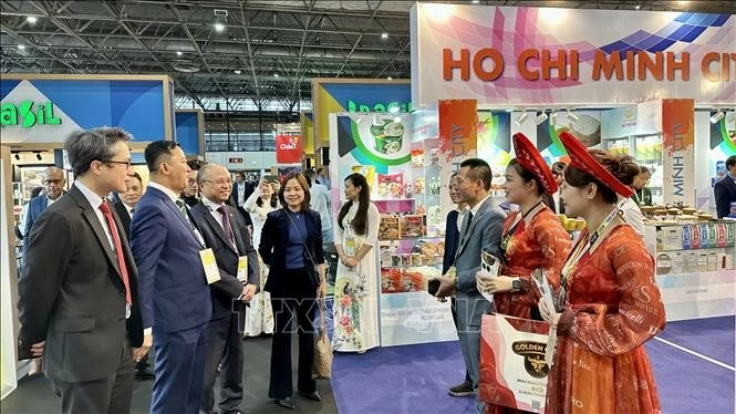 Gần 100 doanh nghiệp Việt Nam tham gia Hội chợ SIAL Paris 2024 Gần 100 doanh nghiệp Việt Nam tham gia Hội chợ SIAL Paris 2024