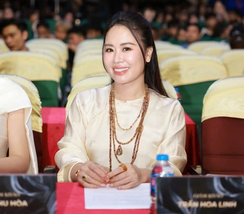 Nhà thiết kế truyền cảm hứng cho các bạn trẻ yêu áo dài dân tộc Nhà thiết kế truyền cảm hứng cho các bạn trẻ yêu áo dài dân tộc