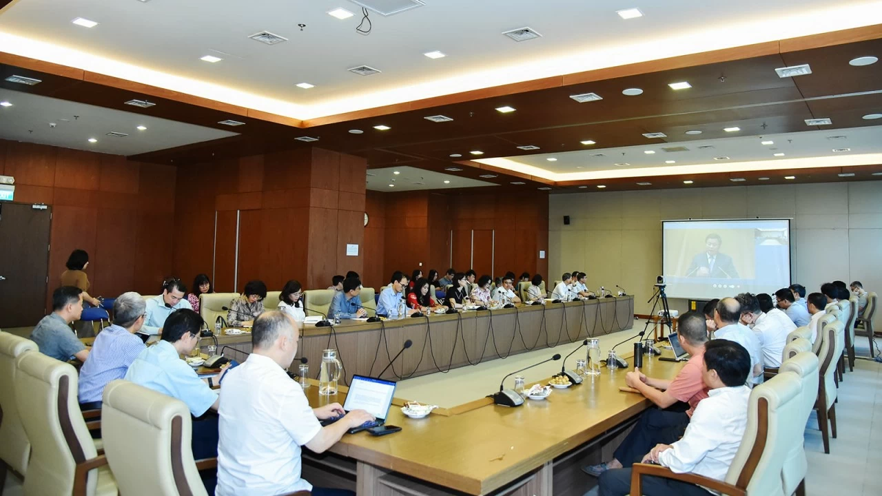 Các đồng chí lãnh đạo chủ trì Hội nghị tại điểm cầu Bộ Ngoại giao dự trực tuyến Hội nghị toàn quốc quán triệt, triển khai Nghị quyết Hội nghị lần thứ 10 Ban Chấp hành Trung ương Đảng khóa XIII. Các đồng chí lãnh đạo chủ trì Hội nghị tại điểm cầu Bộ Ngoại giao dự trực tuyến Hội nghị toàn quốc quán triệt, triển khai Nghị quyết Hội nghị lần thứ 10 Ban Chấp hành Trung ương Đảng khóa XIII.