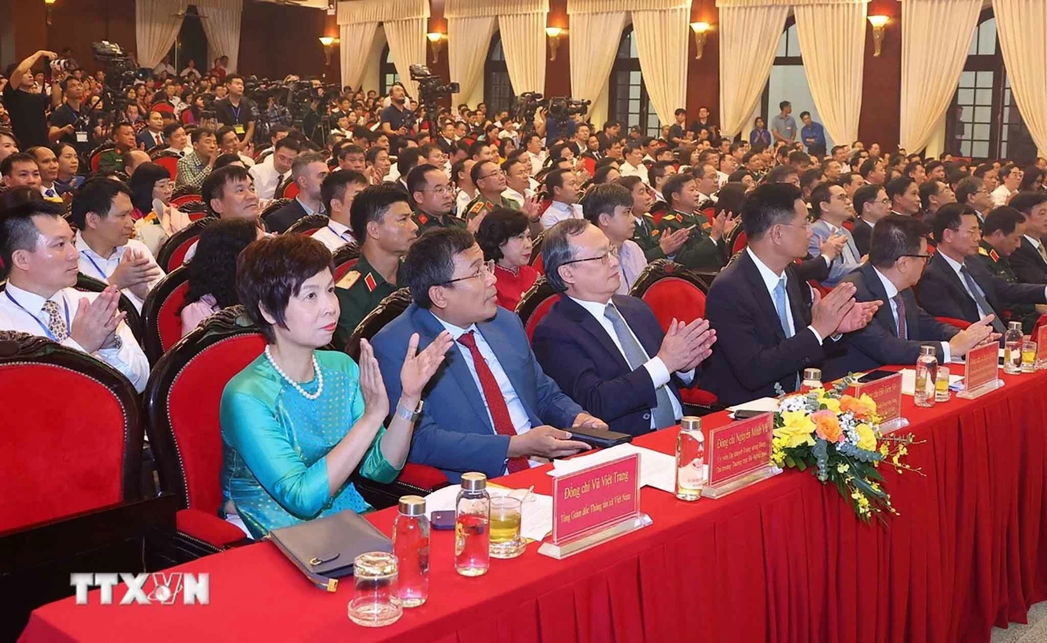 Các đại biểu tham dự buổi lễ. (Nguồn: TTXVN) Các đại biểu tham dự buổi lễ. (Nguồn: TTXVN)