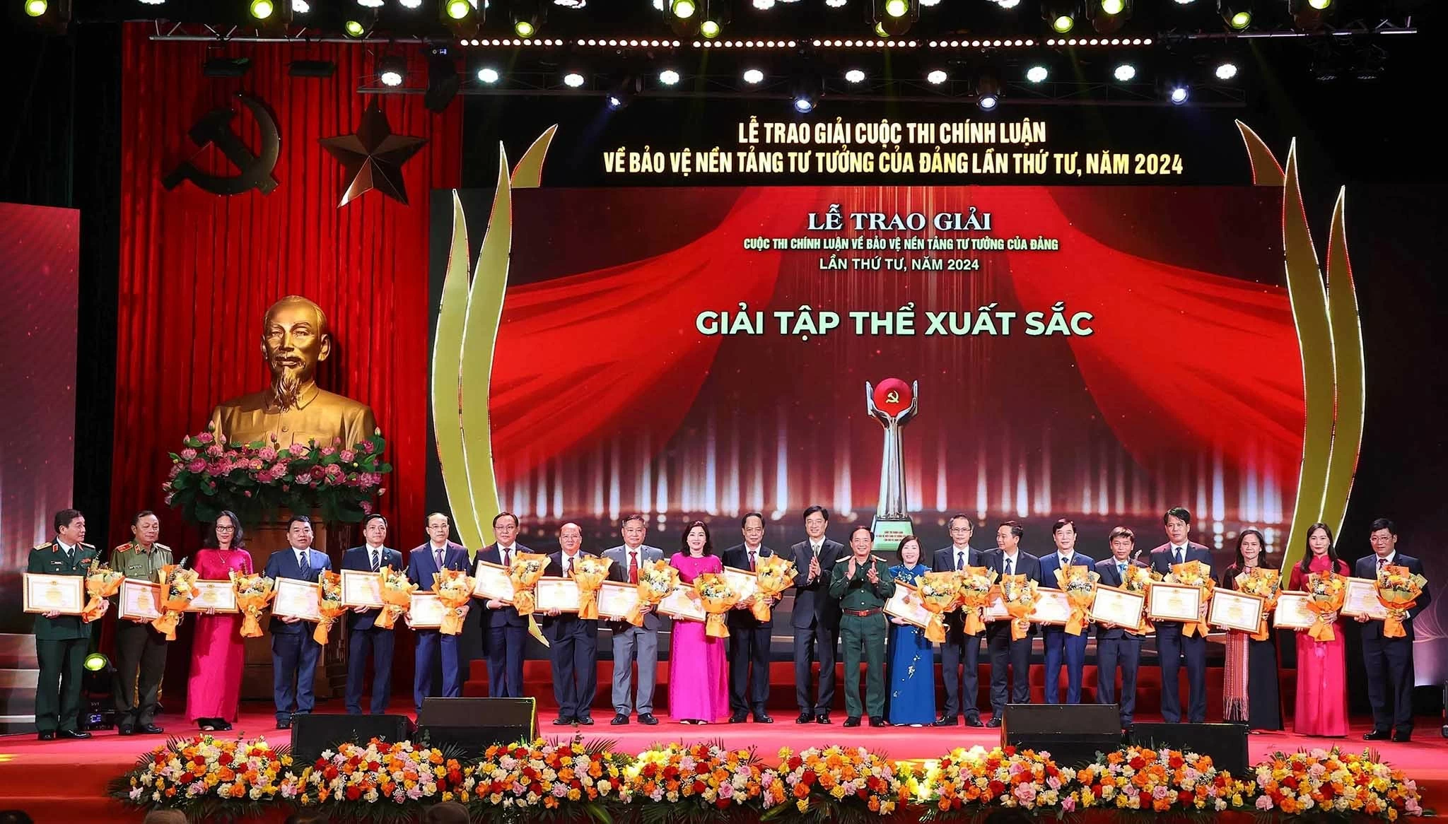Tổng Bí thư, Chủ tịch nước dự Lễ trao giải cuộc thi chính luận về bảo vệ nền tảng tư tưởng của Đảng năm 2024 Tổng Bí thư, Chủ tịch nước dự Lễ trao giải cuộc thi chính luận về bảo vệ nền tảng tư tưởng của Đảng năm 2024