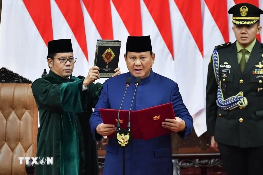 Ông Prabowo Subianto tới lễ tuyên thệ nhậm chức Tổng thống Indonesia tại Jakarta ngày 20/10/2024. (Ảnh: THX/TTXVN) Ông Prabowo Subianto tới lễ tuyên thệ nhậm chức Tổng thống Indonesia tại Jakarta ngày 20/10/2024. (Ảnh: THX/TTXVN)