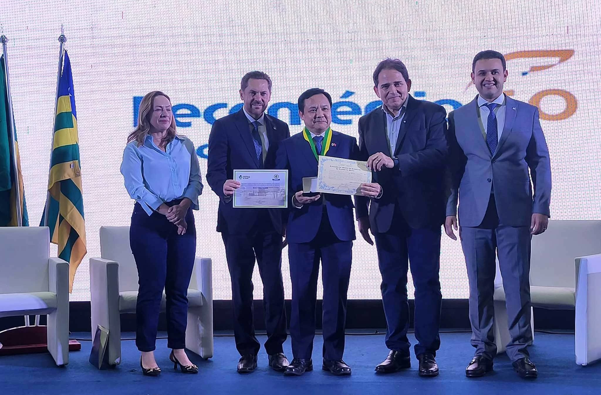 Đại sứ Bùi Văn Nghị thăm và dự các hoạt động tại bang Goias, Brazil Đại sứ Bùi Văn Nghị thăm và dự các hoạt động tại bang Goias, Brazil