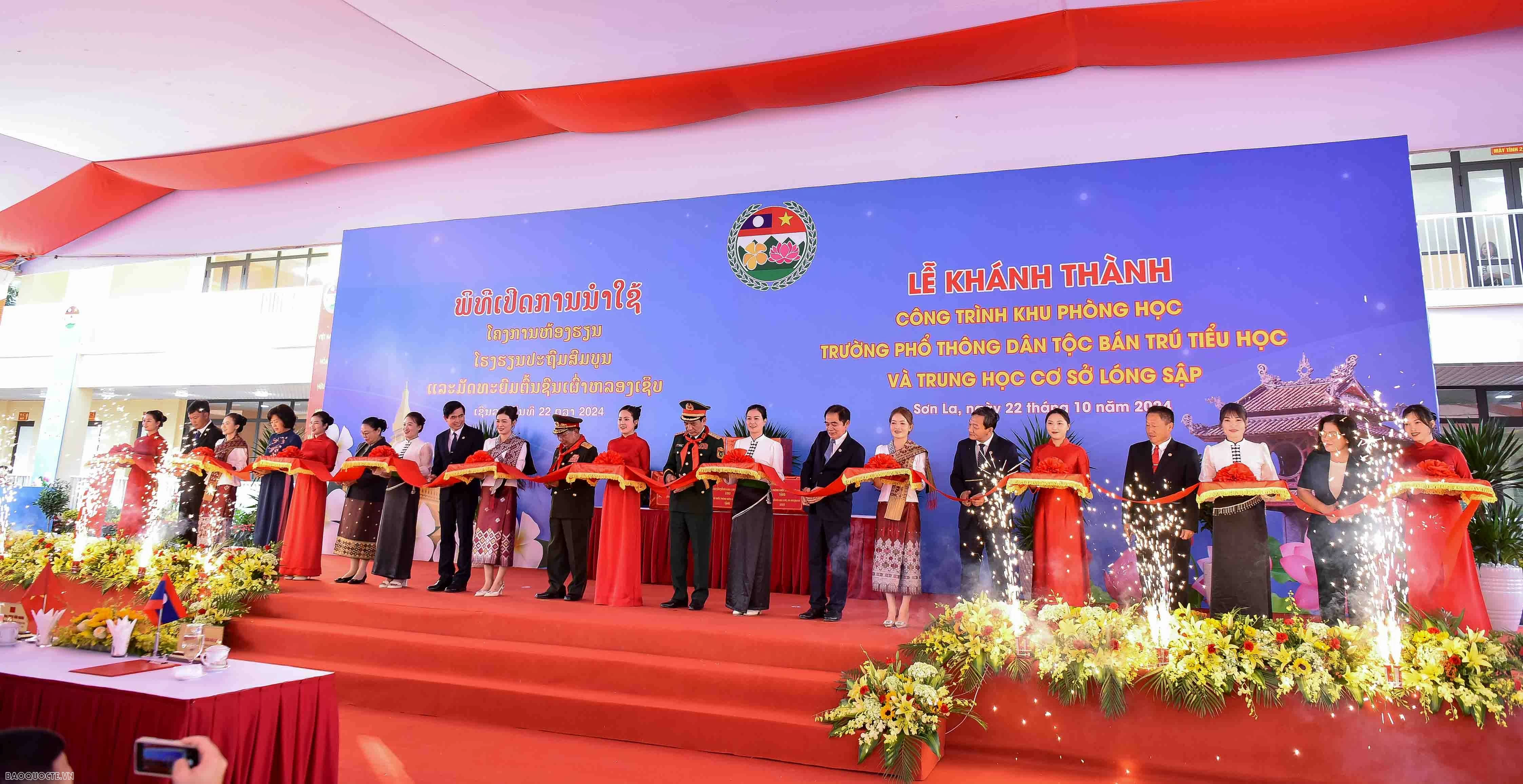 undefined Tình đoàn kết Việt Nam-Lào xây dựng bằng bao nỗ lực và trải qua bao thử thách