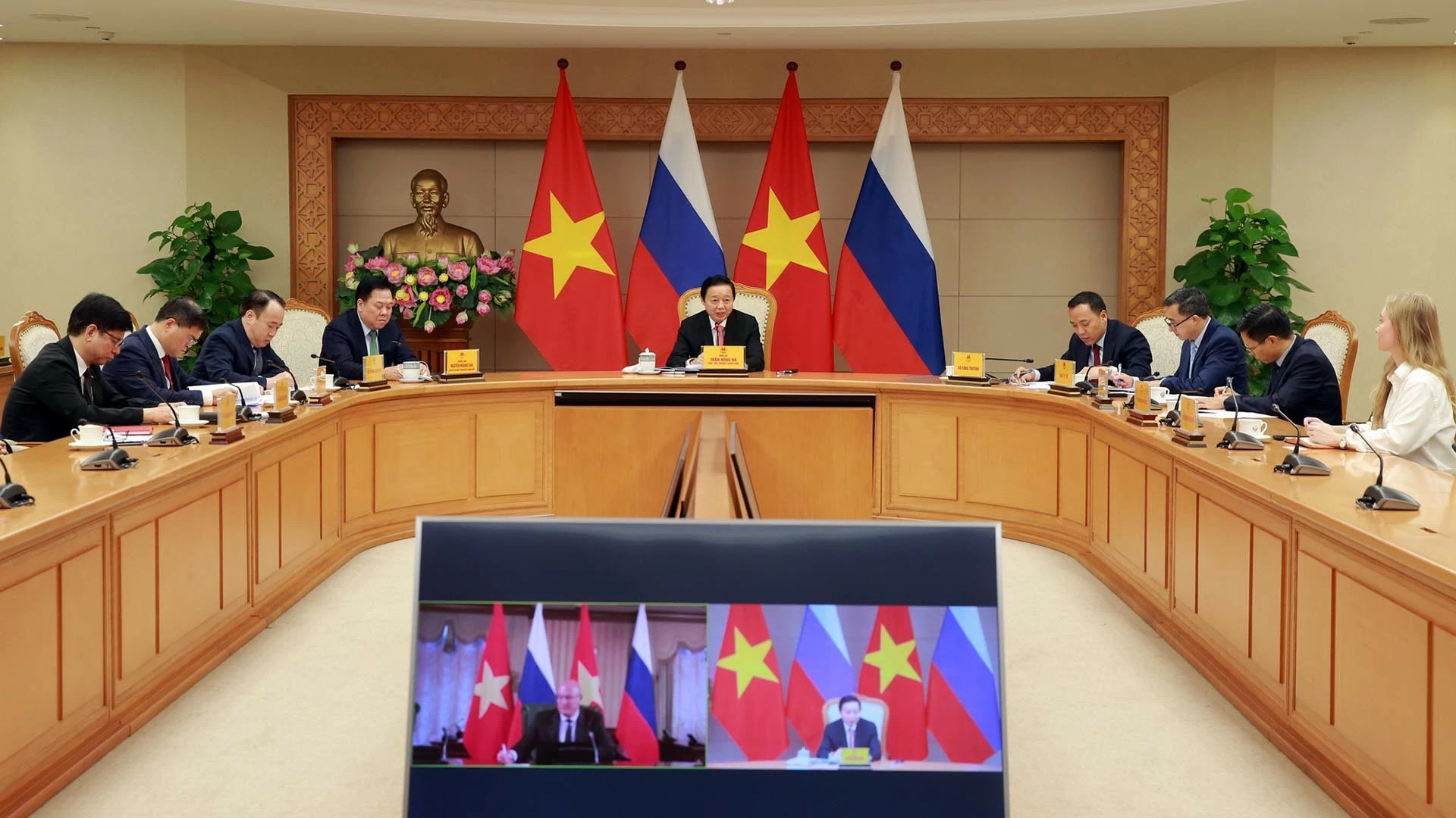 Phó Thủ tướng Trần Hồng Hà điện đàm với Phó Thủ tướng Liên bang Nga Phó Thủ tướng Trần Hồng Hà điện đàm với Phó Thủ tướng Liên bang Nga