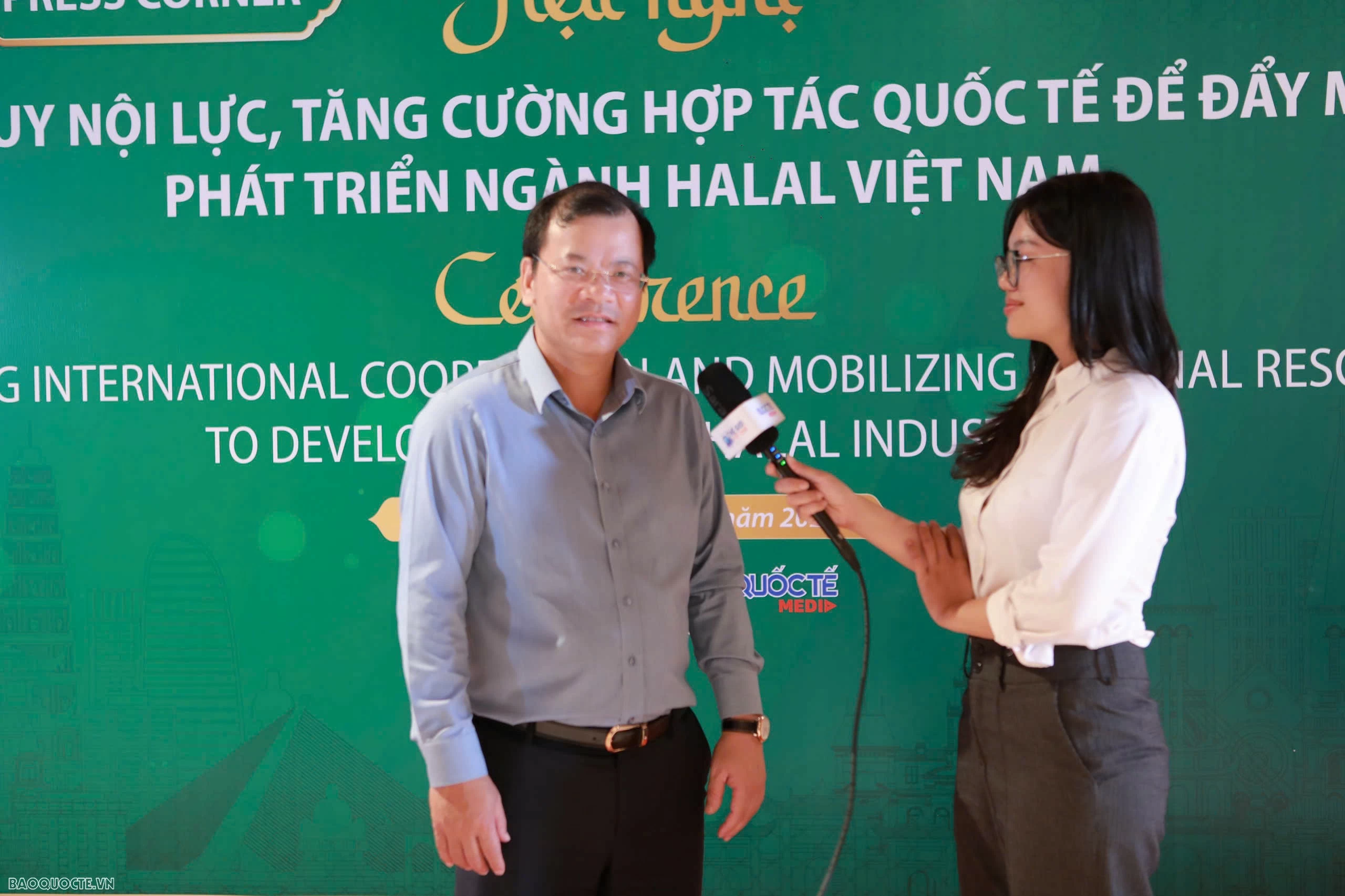 Phó Chủ tịch UBND tỉnh Bắc Giang Phan Thế Tuấn trả lời phỏng vấn Báo Thế giới và Việt Nam. (Ảnh: Bạch Dương) Phó Chủ tịch UBND tỉnh Bắc Giang Phan Thế Tuấn trả lời phỏng vấn Báo Thế giới và Việt Nam. (Ảnh: Bạch Dương)