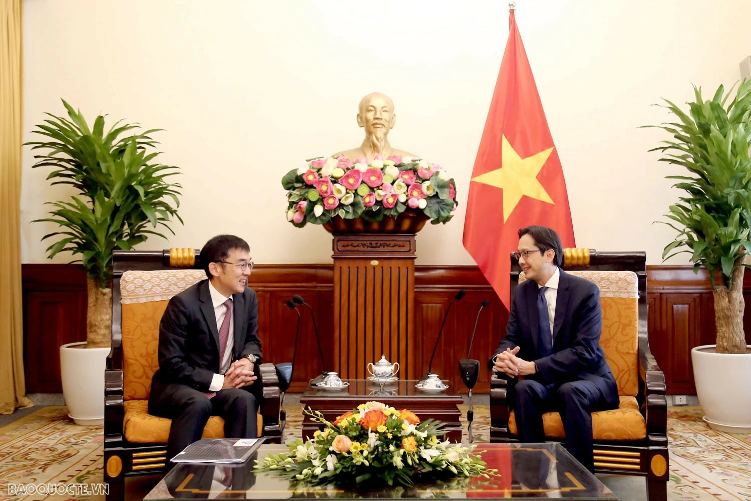 Thứ trưởng Ngoại giao Đỗ Hùng Việt tiếp Chủ tịch Viện Nghiên cứu kinh tế Đông Á và ASEAN Việt Nam mong muốn ERIA tiếp tục đồng hành, hỗ trợ tổ chức thành công Diễn đàn Tương lai ASEAN 2025