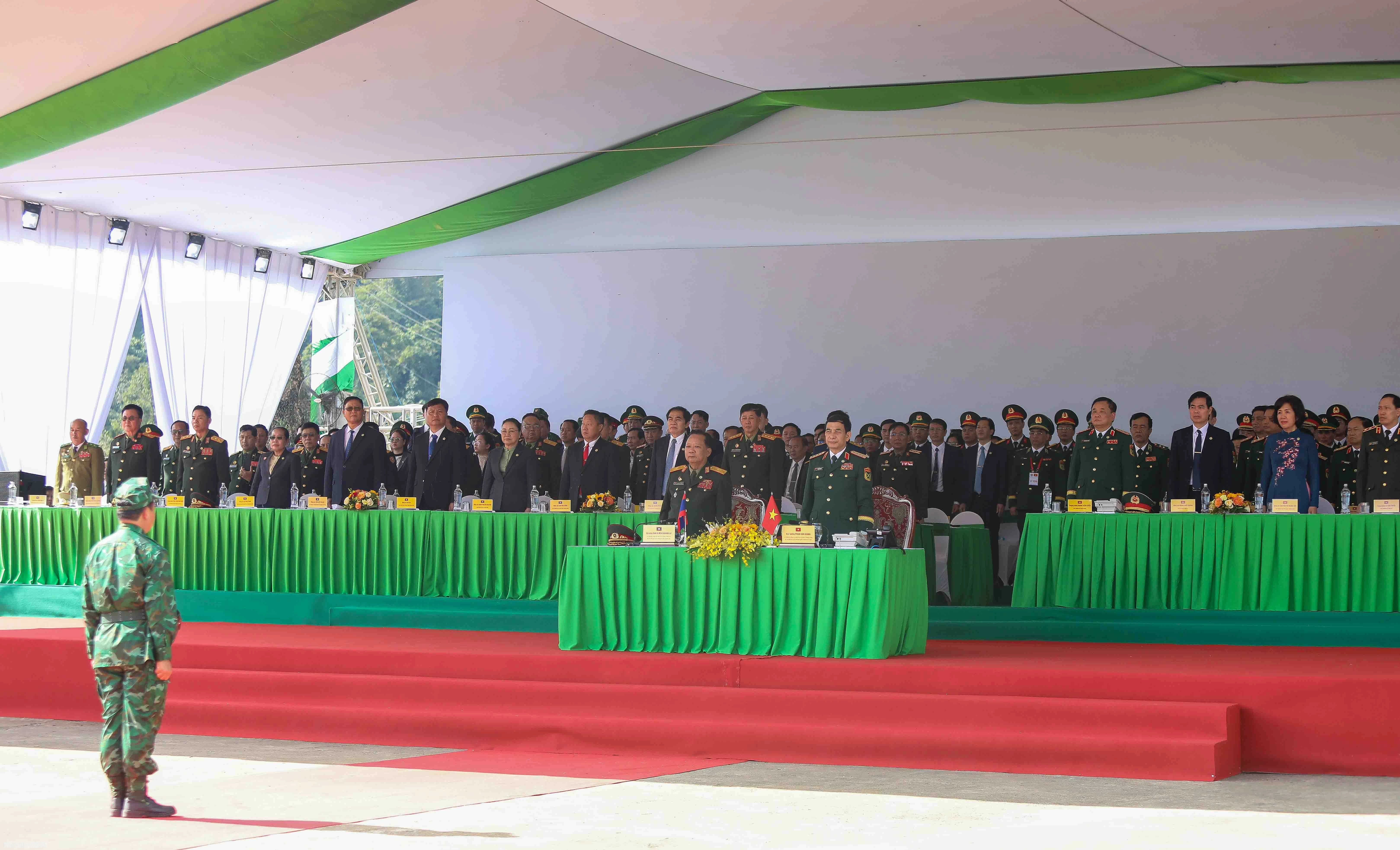 Bộ trưởng Quốc phòng Việt Nam-Lào xem diễn tập liên hợp phối hợp đánh bắt tội phạm qua biên giới Diễn tập liên hợp đánh bắt tội phạm ma túy qua biên giới Việt Nam-Lào