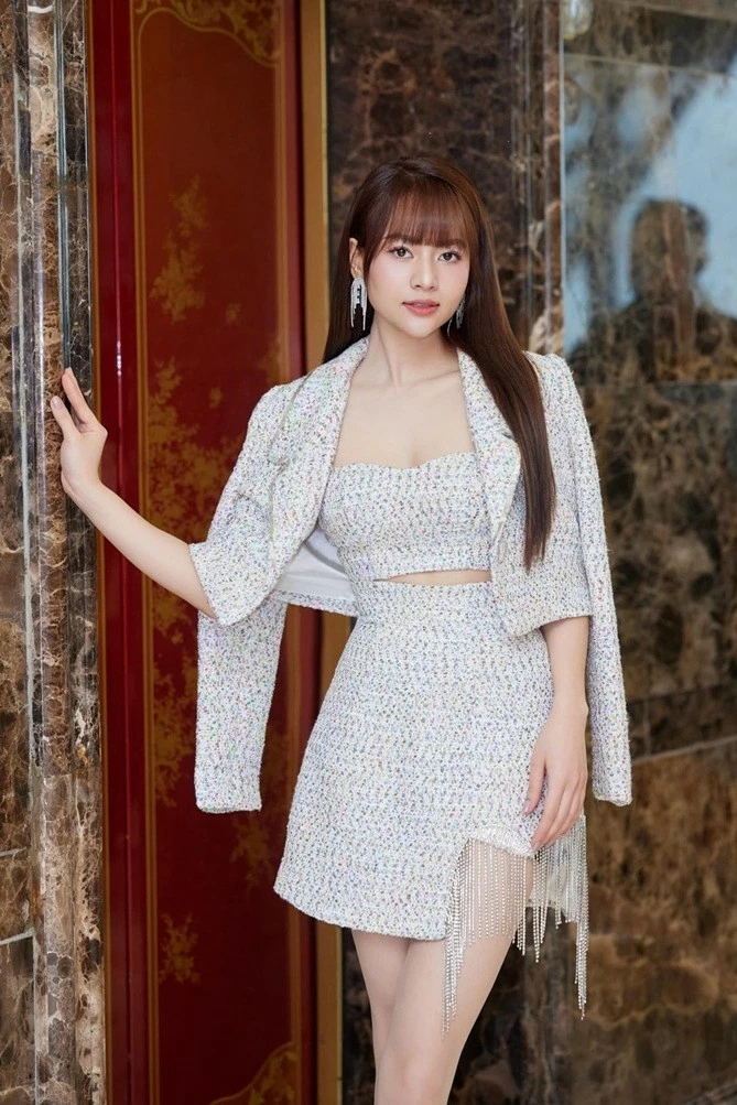 Nhan sắc diễn viên Việt Hoa phim Độc đạo Nhan sắc diễn viên Việt Hoa phim Độc đạo