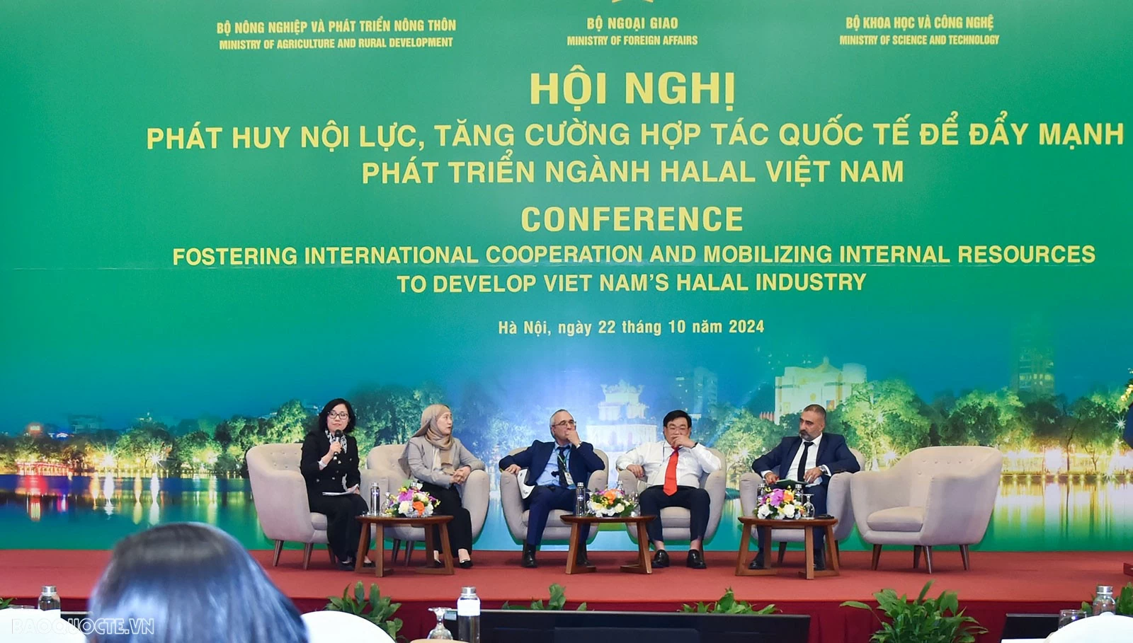 Ngày 22/10, Phiên 2: ‘Đẩy mạnh hợp tác quốc tế để phát triển ngành Halal Việt Nam: Cơ hội và triển vọng’. (Ảnh: Bạch Dương) Chung tay ‘mở khóa’ tiềm năng thị trường Halal Việt Nam