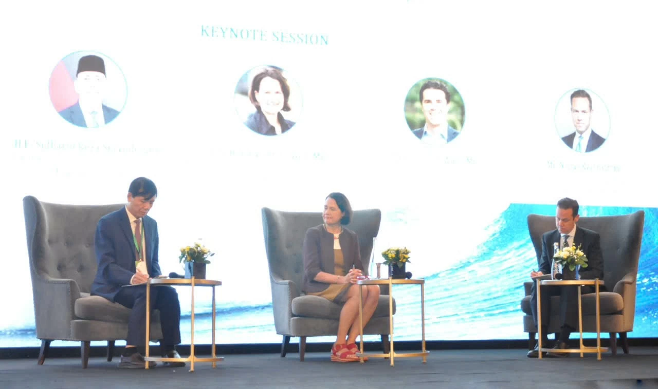 Đại diện cơ quan đối ngoại EU: Luật pháp quốc tế là 'la bàn' cho vấn đề Biển Đông, còn nhiều 'gánh nặng' trên vai nhưng vai trò của ASEAN là căn bản Đại diện cơ quan đối ngoại EU: Luật pháp quốc tế là 'la bàn' cho vấn đề Biển Đông, còn nhiều 'gánh nặng' trên vai nhưng vai trò của ASEAN là căn bản