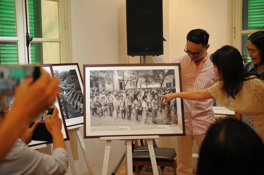 Một Hà Nội đáng nhớ dưới ống kính của nhiếp ảnh gia Pháp và Việt Nam Một Hà Nội đáng nhớ dưới ống kính của nhiếp ảnh gia Pháp và Việt Nam