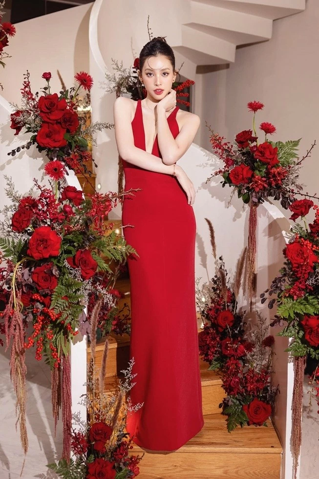 Hoa hậu Trần Tiểu Vy đẹp như một đóa hoa Hoa hậu Trần Tiểu Vy đẹp như một đóa hoa