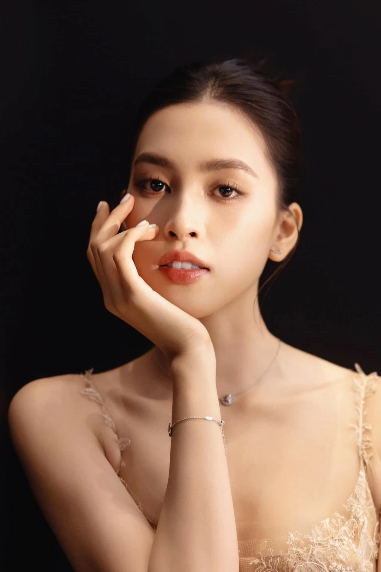 Hoa hậu Trần Tiểu Vy đẹp như một đóa hoa Hoa hậu Trần Tiểu Vy đẹp như một đóa hoa