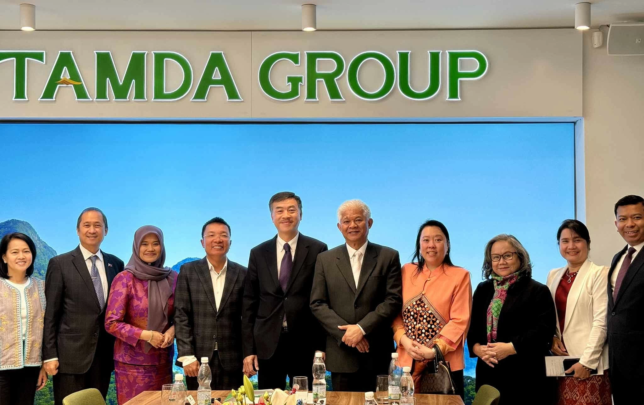 ASEAN Food Corner 2024 - Đưa hàng hóa ASEAN đến gần hơn với người tiêu dùng tại Cộng hòa Czech và châu Âu ASEAN Food Corner 2024 - Đưa hàng hóa ASEAN đến gần hơn với người tiêu dùng tại Cộng hòa Czech và châu Âu
