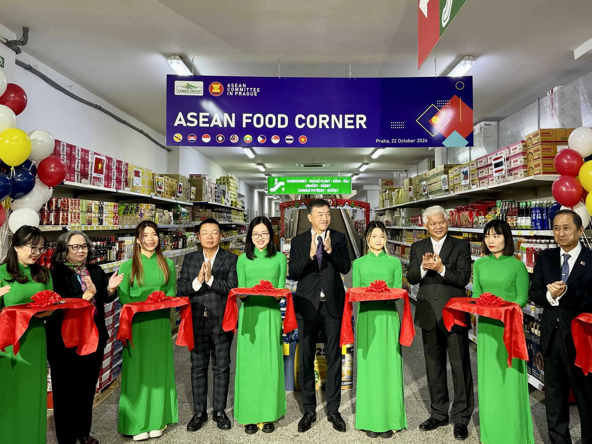 ASEAN Food Corner 2024 - Đưa hàng hóa ASEAN đến gần hơn với người tiêu dùng tại Cộng hòa Czech và châu Âu ASEAN Food Corner 2024 - Đưa hàng hóa ASEAN đến gần hơn với người tiêu dùng tại Cộng hòa Czech và châu Âu