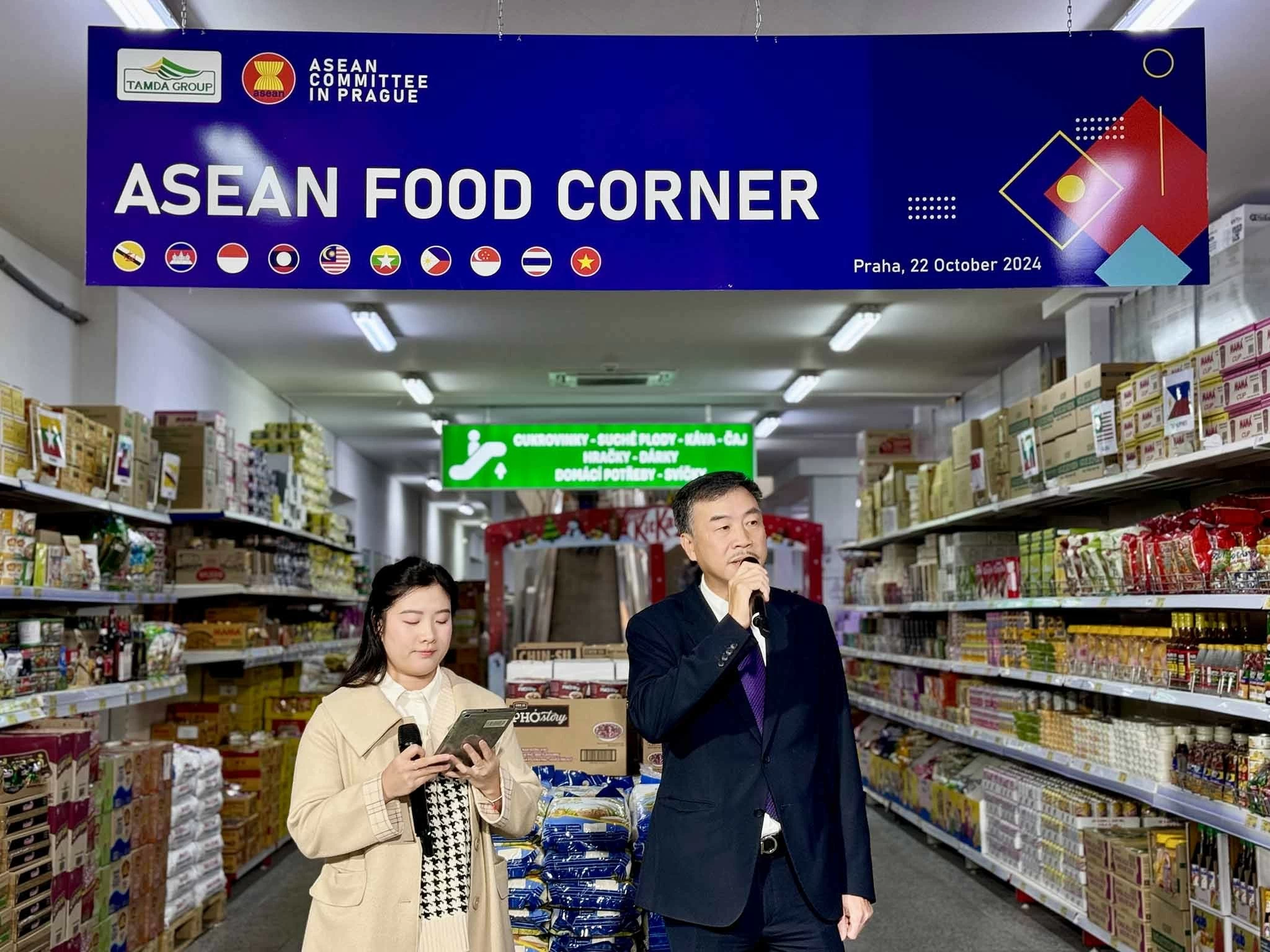 ASEAN Food Corner 2024 - Đưa hàng hóa ASEAN đến gần hơn với người tiêu dùng tại Cộng hòa Czech và châu Âu ASEAN Food Corner 2024 - Đưa hàng hóa ASEAN đến gần hơn với người tiêu dùng tại Cộng hòa Czech và châu Âu
