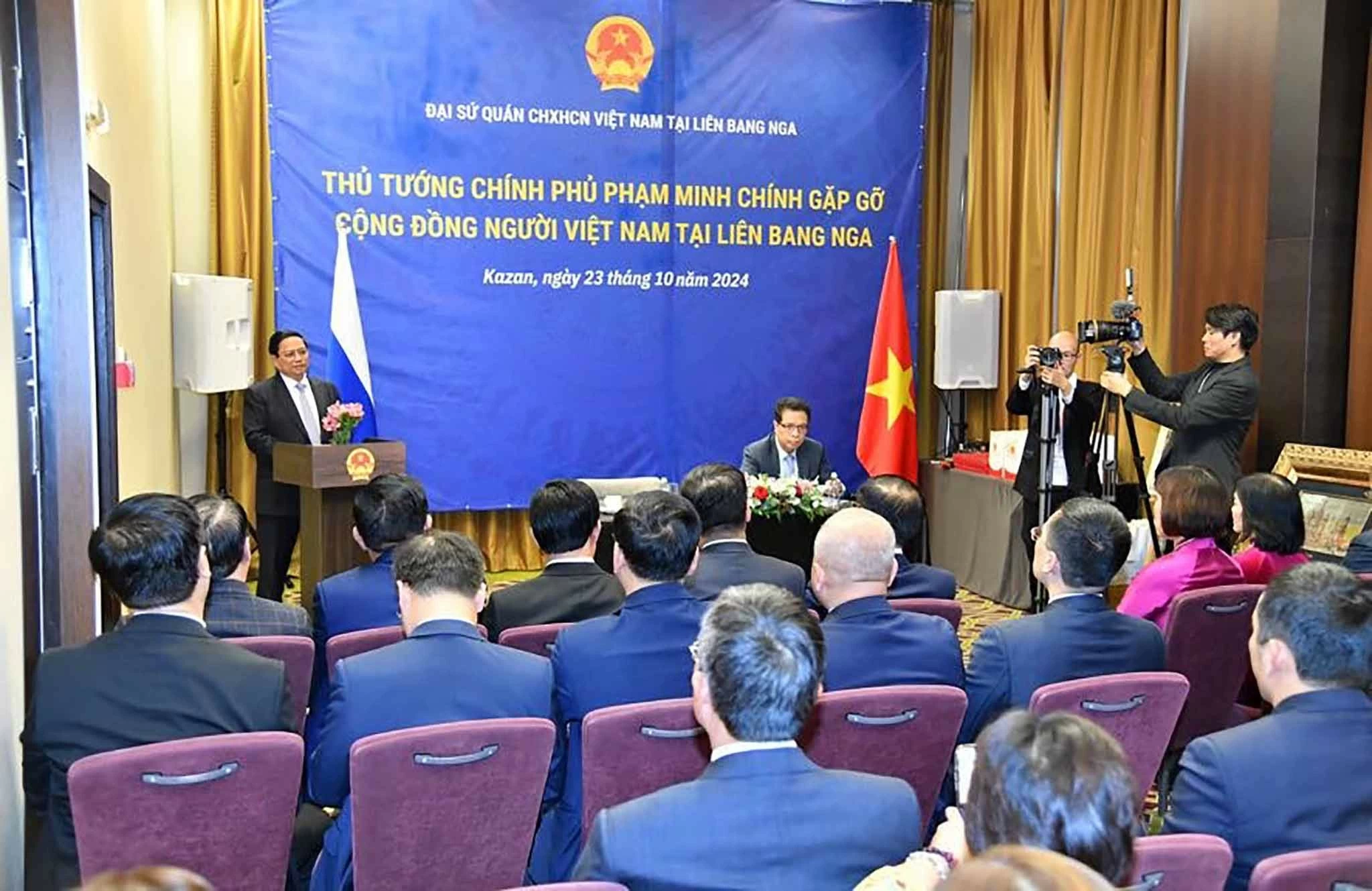 Thủ tướng Phạm Minh Chính gặp gỡ cộng đồng người Việt Nam tại Liên bang Nga Thủ tướng Phạm Minh Chính gặp gỡ cộng đồng người Việt Nam tại Liên bang Nga