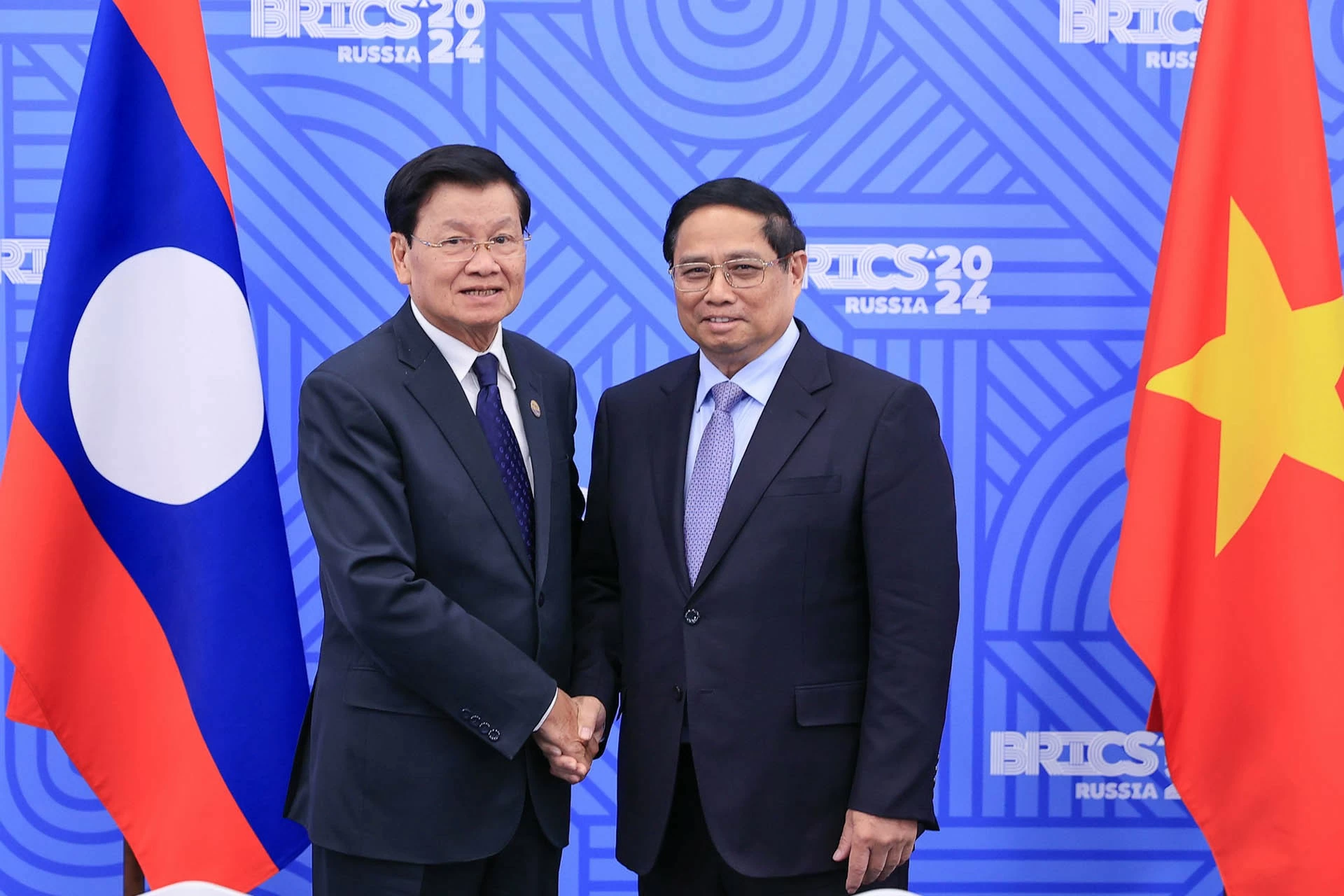 Việt Nam-Lào: Luôn coi trọng và dành ưu tiên cao nhất cho mối quan hệ hữu nghị vĩ đại, đoàn kết đặc biệt và hợp tác toàn diện Việt Nam-Lào: Luôn coi trọng và dành ưu tiên cao nhất cho mối quan hệ hữu nghị vĩ đại, đoàn kết đặc biệt và hợp tác toàn diện