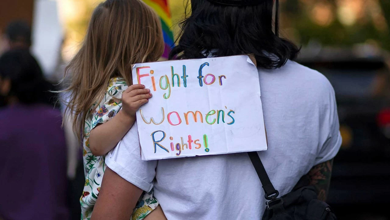 Bảo vệ quyền và lợi ích của phụ nữ và trẻ em gái trên thế giới Bảo vệ quyền và lợi ích của phụ nữ và trẻ em gái trên thế giới