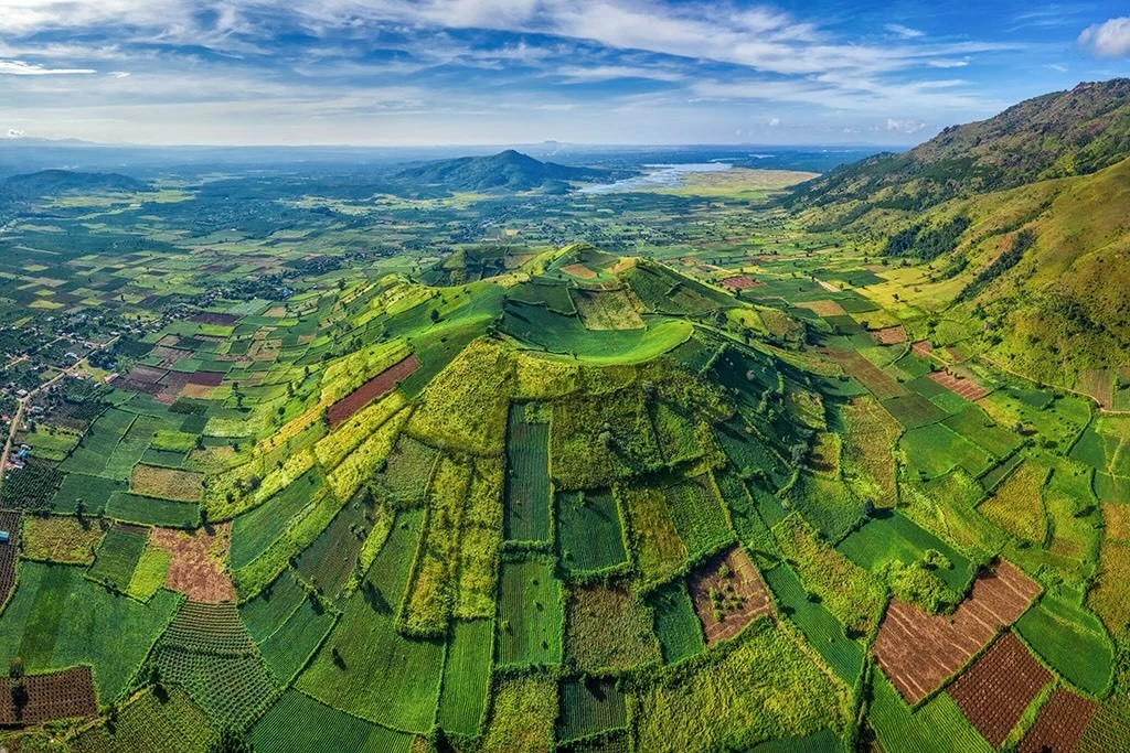Núi lửa Chư Đăng Ya bao trùm cảnh thiên nhiên hoang sơ, cây cối xanh ngút ngàn đậm nét Tây Nguyên. (Nguồn: Cục Du lịch Quốc gia Việt Nam))
