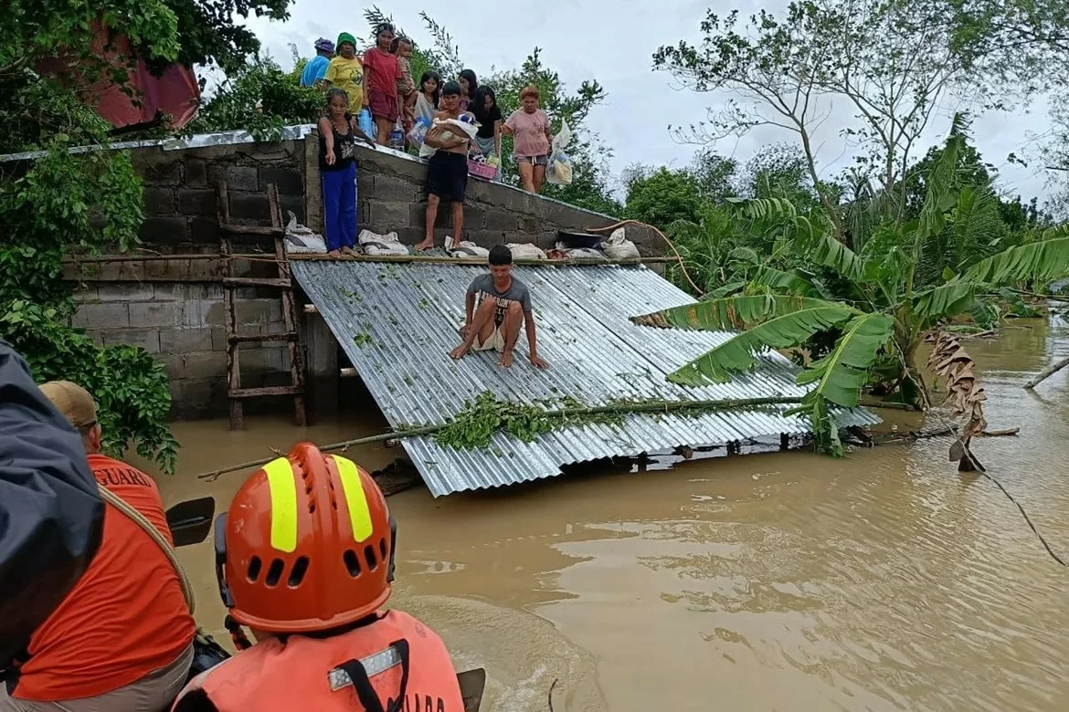 Philippines vật lộn sau bão Trà Mi Philippines vật lộn sau bão Trà Mi
