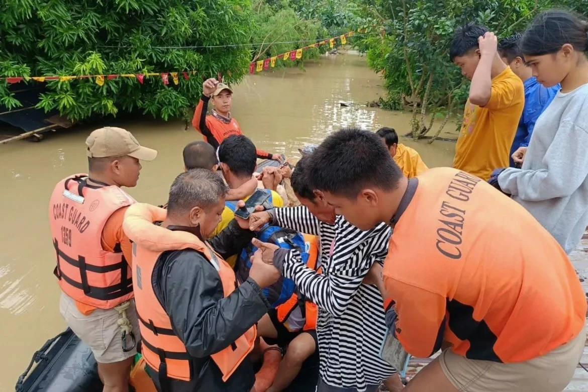 Philippines vật lộn sau bão Trà Mi Philippines vật lộn sau bão Trà Mi