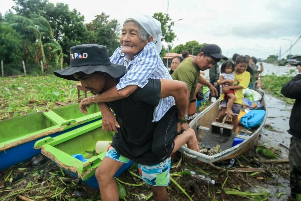 Philippines vật lộn sau bão Trà Mi Philippines vật lộn sau bão Trà Mi