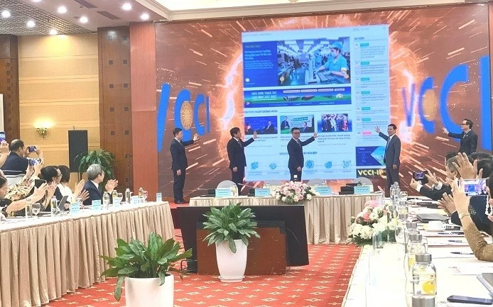 Nâng cao chất lượng thông tin về kinh tế, doanh nghiệp trên báo chí Nâng cao chất lượng thông tin về kinh tế, doanh nghiệp trên báo chí