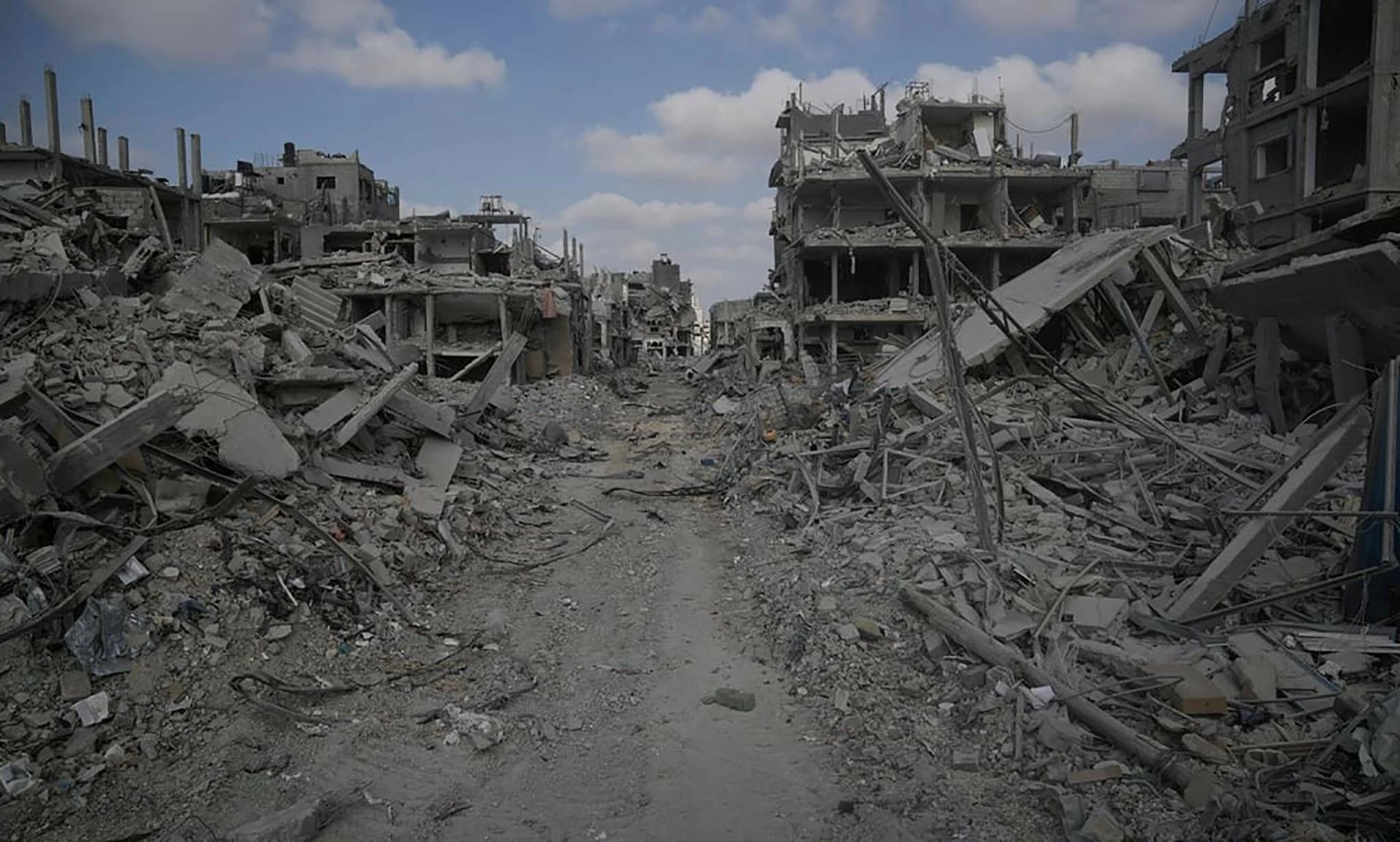 Khoảng 1/4 số các công trình ở Dải Gaza đã bị phá hủy hoặc bị hư hại nghiêm trọng. (Nguồn: AP) Khoảng 1/4 số các công trình ở Dải Gaza đã bị phá hủy hoặc bị hư hại nghiêm trọng. (Nguồn: AP)
