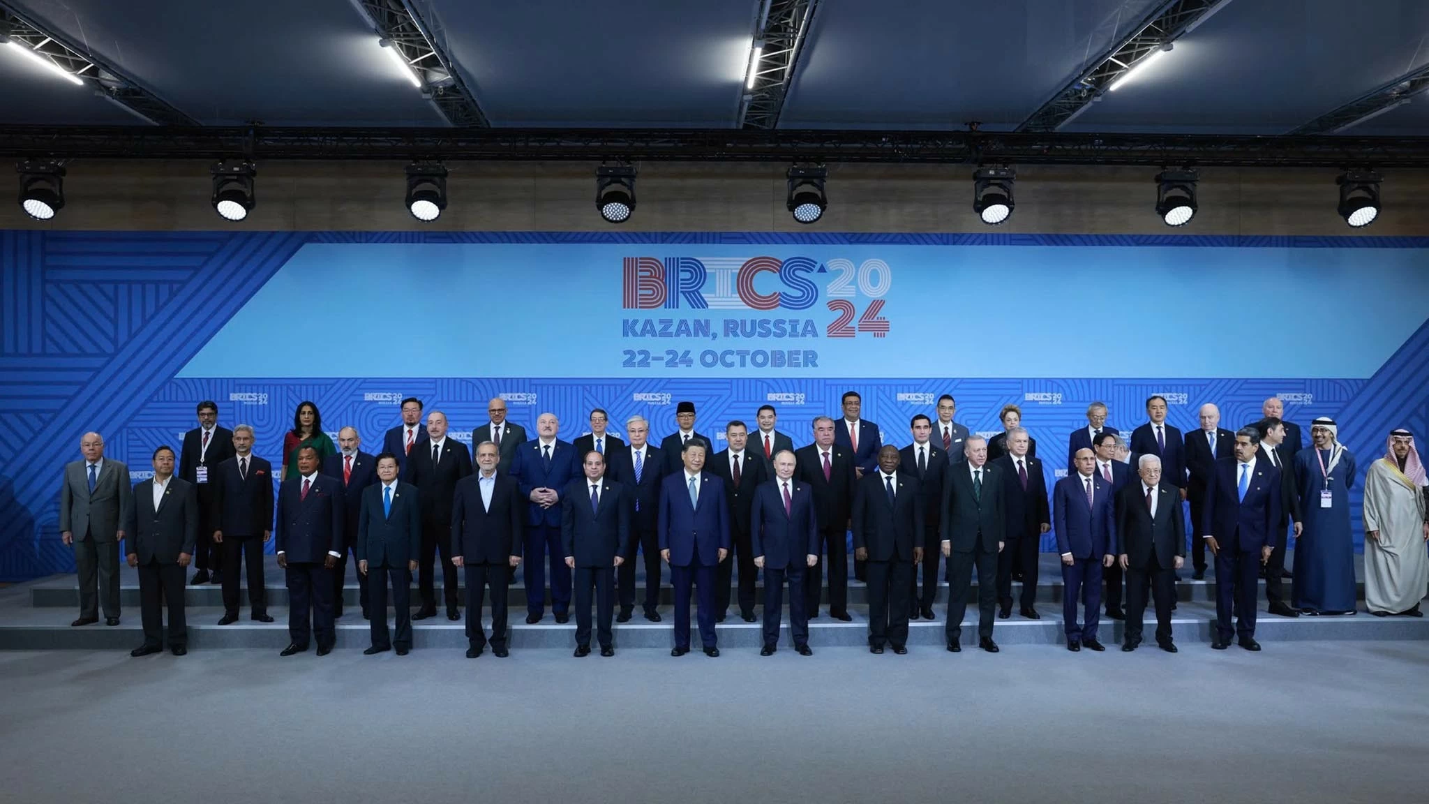 Thủ tướng đề xuất 5 kết nối chiến lược tại Hội nghị các nhà lãnh đạo BRICS mở rộng Thủ tướng đề xuất 5 kết nối chiến lược tại Hội nghị các nhà lãnh đạo BRICS mở rộng