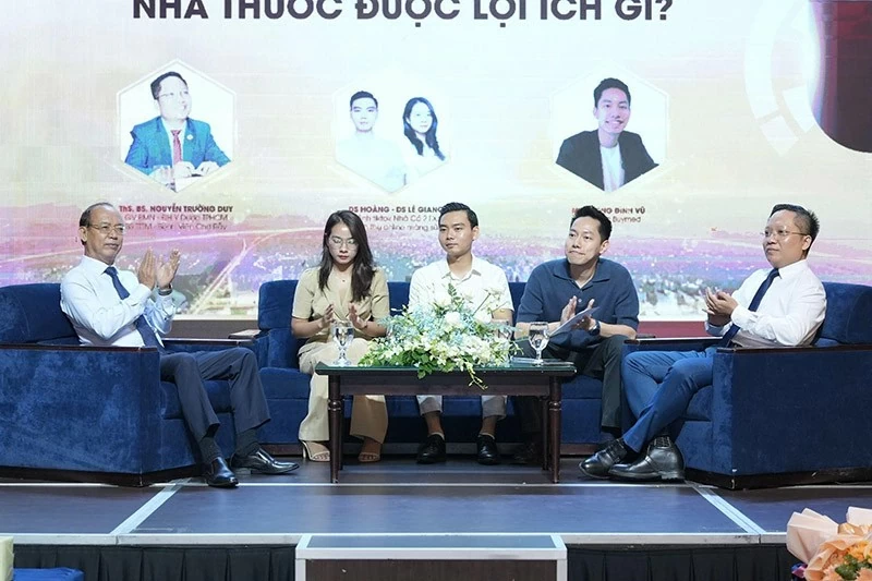 Biến mạng xã hội thành nền tảng chăm sóc sức khỏe thời 4.0 - Chia sẻ từ Dược sĩ Lê Giang Biến mạng xã hội thành nền tảng chăm sóc sức khỏe thời 4.0 - Chia sẻ từ Dược sĩ Lê Giang
